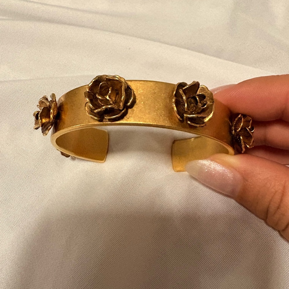 Marc Jacobs Gold Flower Cuff Bangle Bracelet - Picture 2 of 3